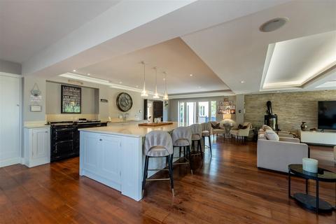 5 bedroom detached house for sale, Chester Road, Dunham On The Hill