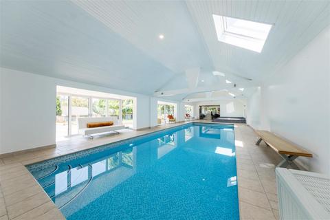 5 bedroom detached house for sale, Chester Road, Dunham On The Hill