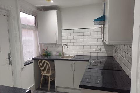 2 bedroom semi-detached house to rent, Townley Street, Middleton M24