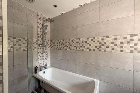 1 bedroom in a house share to rent, Erskine Road, Manchester M9
