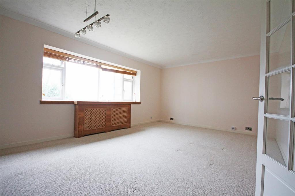Apartment in Hove, Hangleton - View 2