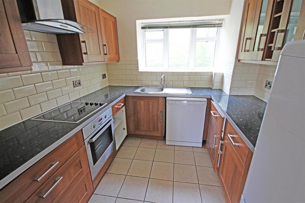 Apartment in Hove, Hangleton - View 3
