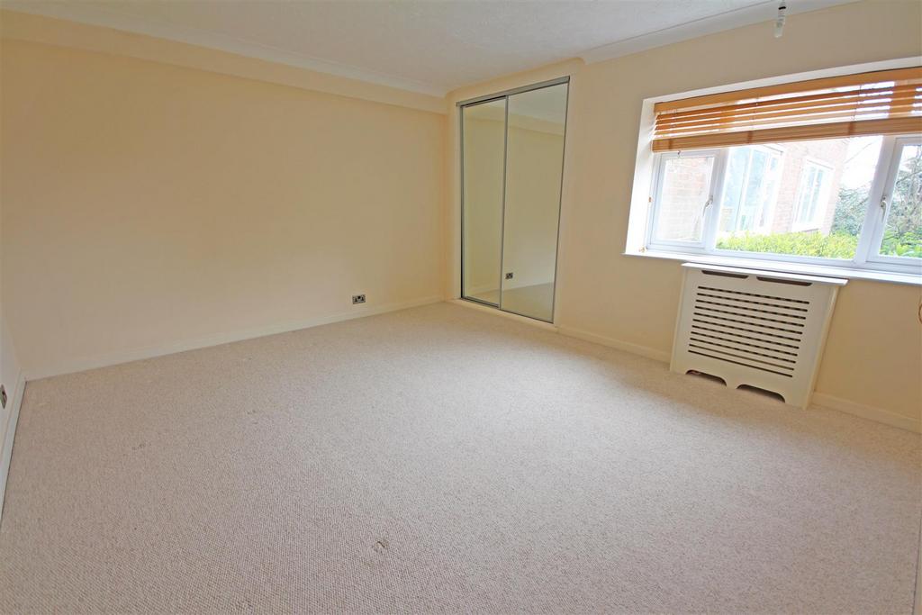 Apartment in Hove, Hangleton - View 4