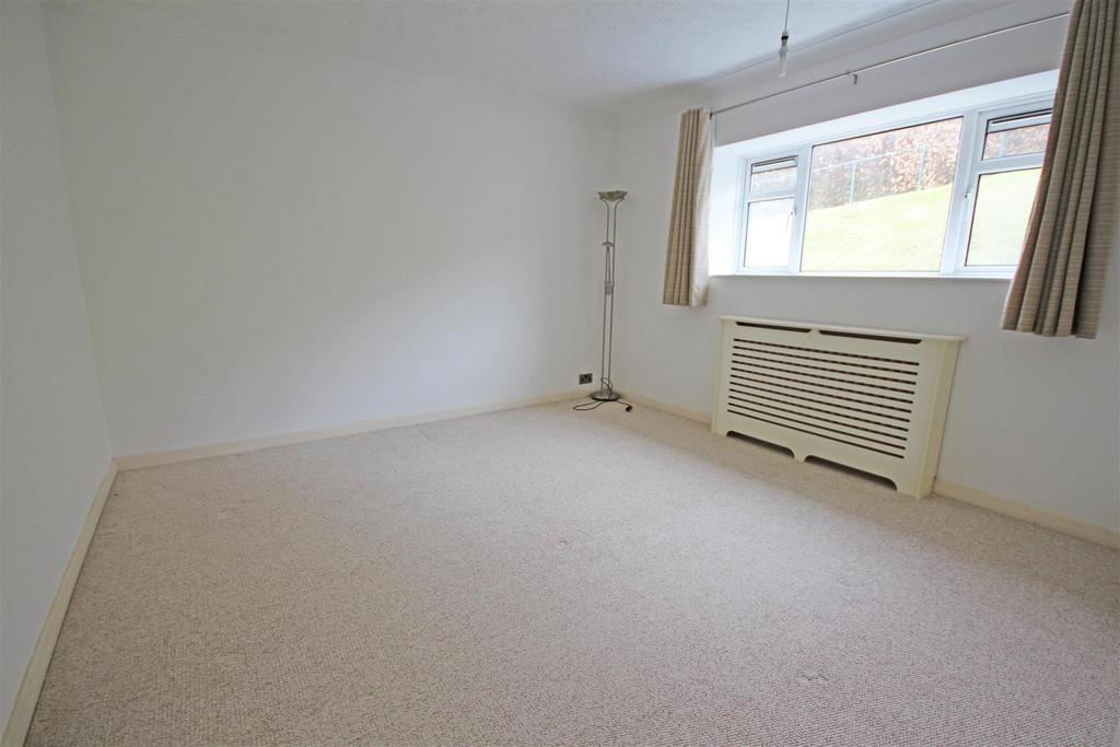 Apartment in Hove, Hangleton - View 5