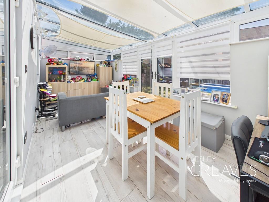 House in Gedling, Nottinghamshire - More