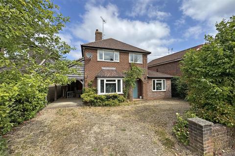 4 bedroom detached house for sale, Chiddingfold - *No Onward Chain*