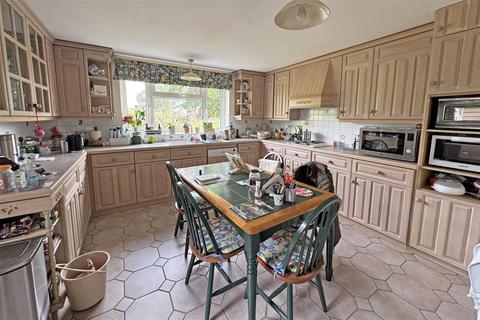 4 bedroom detached house for sale, Chiddingfold - *No Onward Chain*