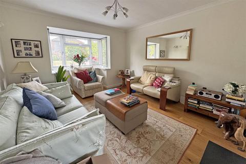 4 bedroom detached house for sale, Chiddingfold - *No Onward Chain*