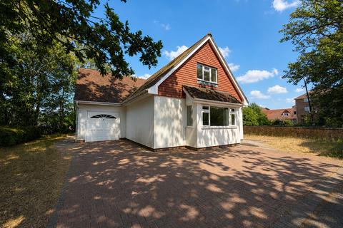 4 bedroom chalet for sale, Fleet Road, Aldershot GU11