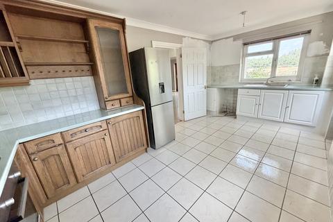 4 bedroom chalet for sale, Fleet Road, Aldershot GU11