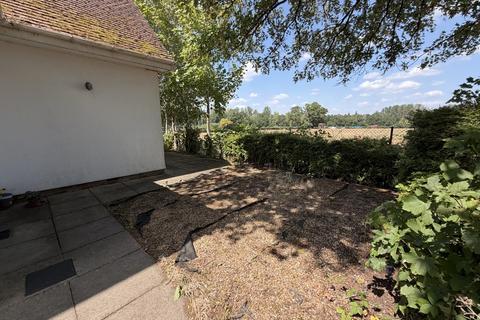 4 bedroom chalet for sale, Fleet Road, Aldershot GU11