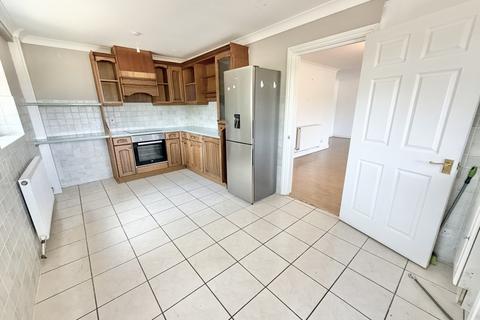 4 bedroom chalet for sale, Fleet Road, Aldershot GU11