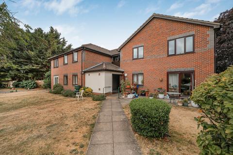 2 bedroom retirement property for sale, The Doultons, Octavia Way, Staines-upon-Thames, TW18