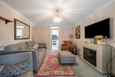 2 bedroom retirement property for sale, The Doultons, Octavia Way, Staines-upon-Thames, TW18