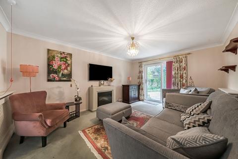 2 bedroom retirement property for sale, The Doultons, Octavia Way, Staines-upon-Thames, TW18