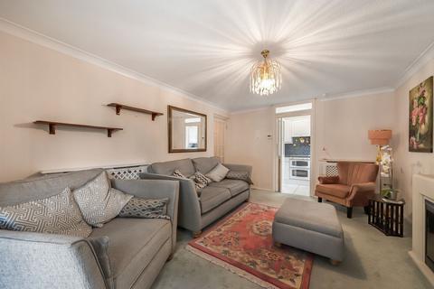 2 bedroom retirement property for sale, The Doultons, Octavia Way, Staines-upon-Thames, TW18