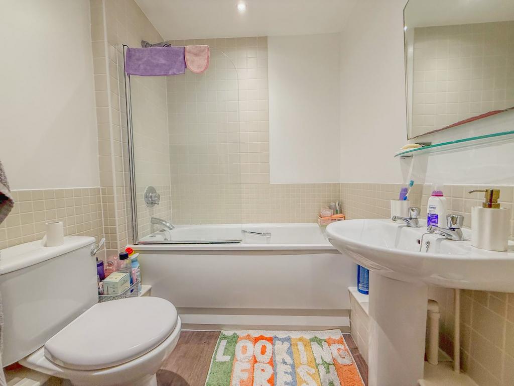 Apartment in Bristol, Canon's Marsh, Spike Island - View 5