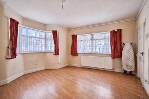 2 bedroom end of terrace house for sale, Selby Road, London, E13