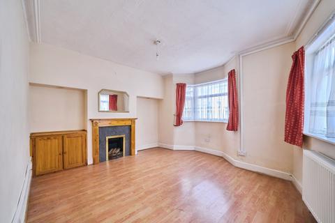 2 bedroom end of terrace house for sale, Selby Road, London, E13