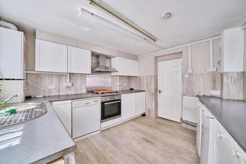 2 bedroom end of terrace house for sale, Selby Road, London, E13