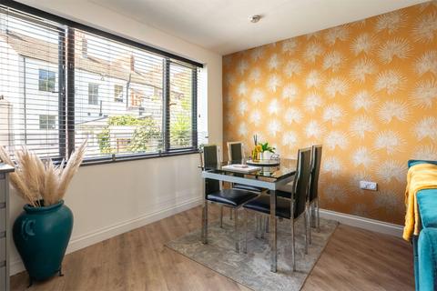 2 bedroom apartment to rent, Wellington Road, Brighton BN2