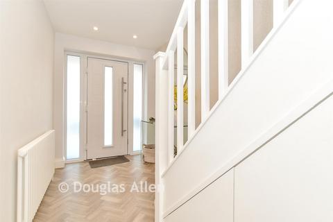 4 bedroom semi-detached house for sale, Rosebank, Waltham Abbey EN9