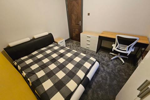 5 bedroom terraced house to rent, Baglan Street, Port Tennant, SA1