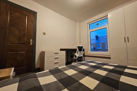 5 bedroom terraced house to rent, Baglan Street, Port Tennant, SA1