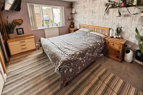 2 bedroom end of terrace house for sale, Bickerton Grove, Telford TF3