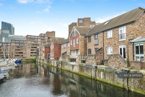 2 bedroom terraced house to rent, Mews Street, London, E1W