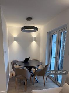2 bedroom terraced house to rent, Mews Street, London, E1W