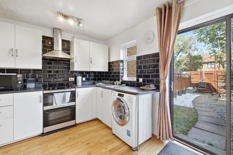 2 bedroom end of terrace house for sale, Southerngate Way, London, SE14 6DN