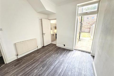 4 bedroom house to rent, Poulett Road, East Ham