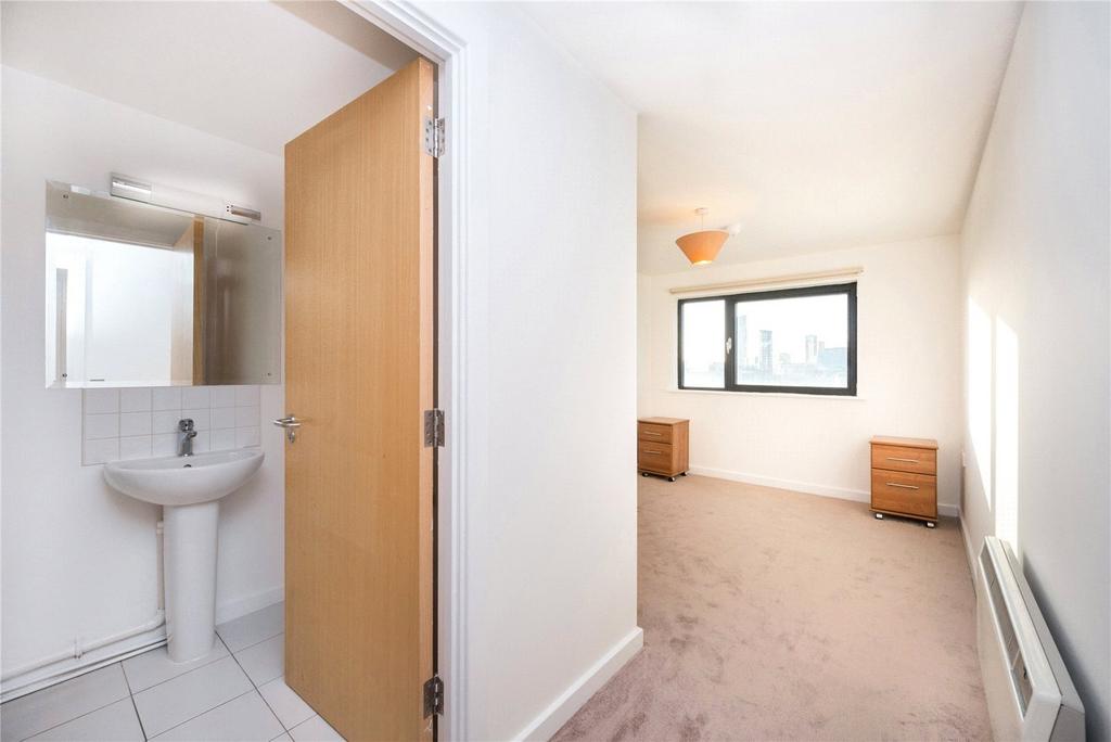 Bedroom/Bathroom