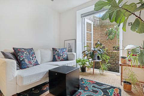2 bedroom terraced house to rent, Hemingford Road, London, N1