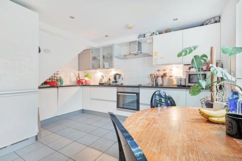 2 bedroom terraced house to rent, Hemingford Road, London, N1