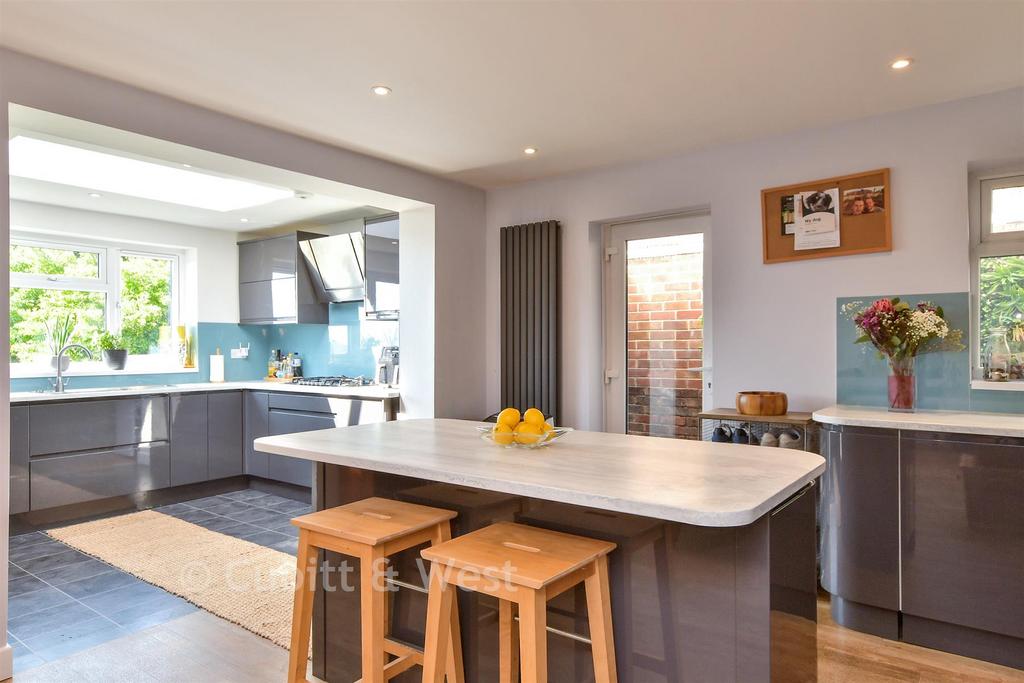 House in Brighton, Woodingdean - More