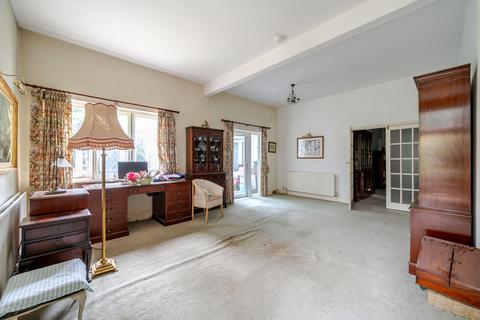 undefined, Old Woking Road, West Byfleet, KT14