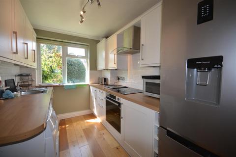Nicola Close, Harrow