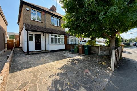 3 bedroom semi-detached house to rent, Chesterfield Road, Ashford TW15