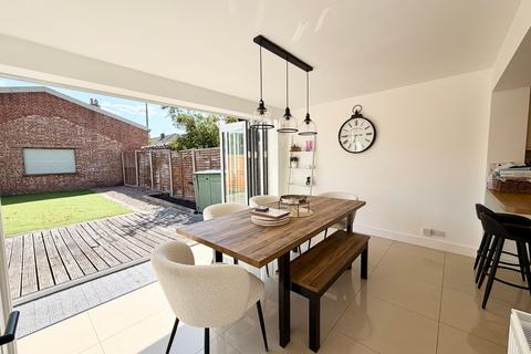 3 bedroom semi-detached house to rent, Chesterfield Road, Ashford TW15