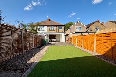 3 bedroom semi-detached house to rent, Chesterfield Road, Ashford TW15