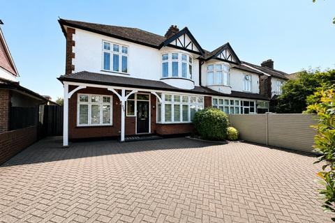 Court Road, London SE9