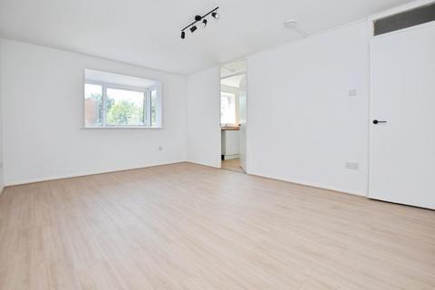 2 bedroom flat to rent, Gurney Close, Barking, IG11