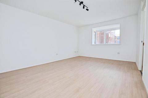 2 bedroom flat to rent, Gurney Close, Barking, IG11