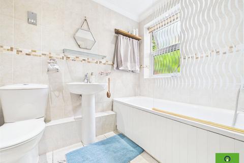 1 bedroom flat for sale, Mawney Road, Romford RM7