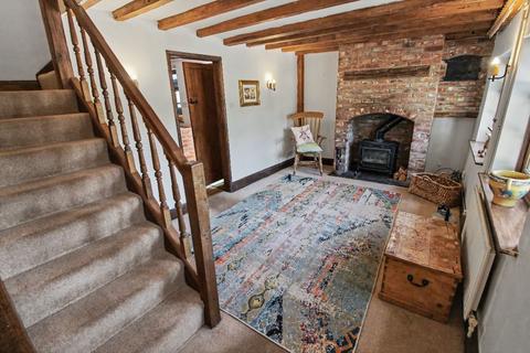 2 bedroom cottage for sale, Seggs Lane, Alcester