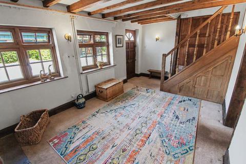 2 bedroom cottage for sale, Seggs Lane, Alcester