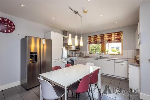 3 bedroom semi-detached house for sale, Oakfield, Radcliffe-On-Trent, Nottingham