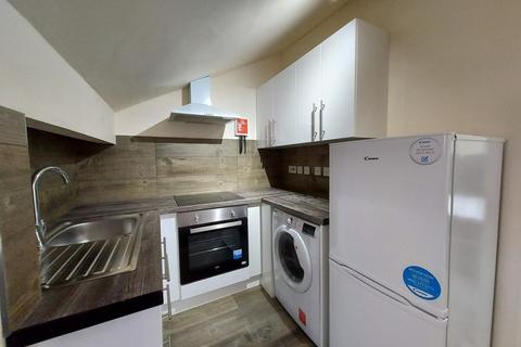 Studio to rent, Bairstow Street, Preston